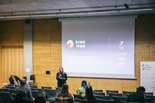 2025-11-11_Ai-a-diverzita_by-adam-costey-com_001