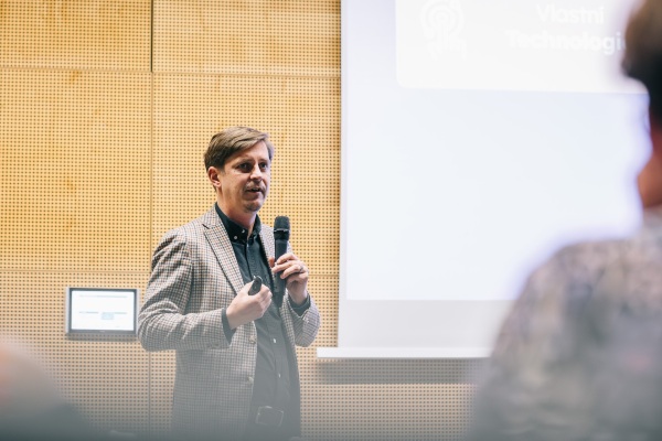 2025-11-11_Ai-a-diverzita_by-adam-costey-com_004