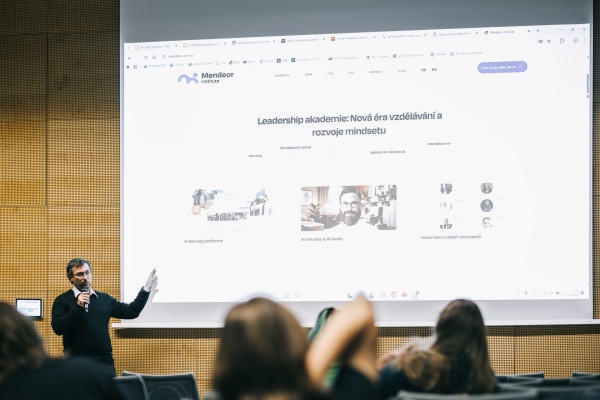 2025-11-11_Ai-a-diverzita_by-adam-costey-com_008